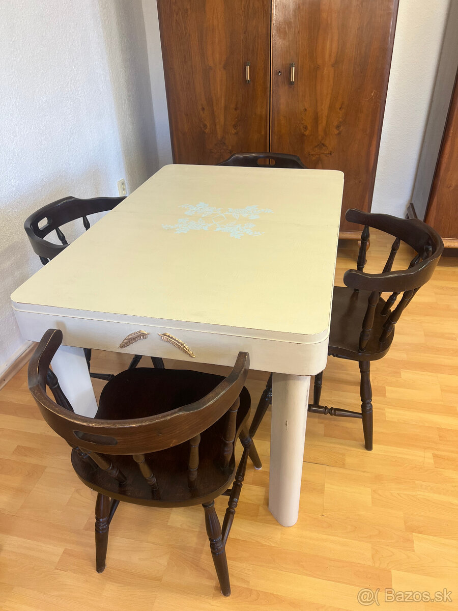 Renovovaný drevený rozkladací jedálenský stôl - 11