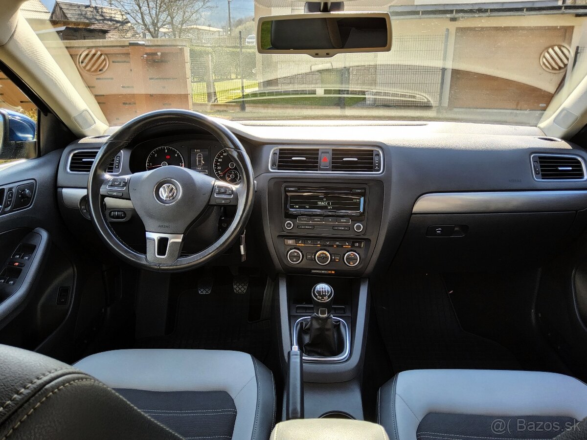 Volkswagen Jetta 2.0 TDI Highline 103kW - 11