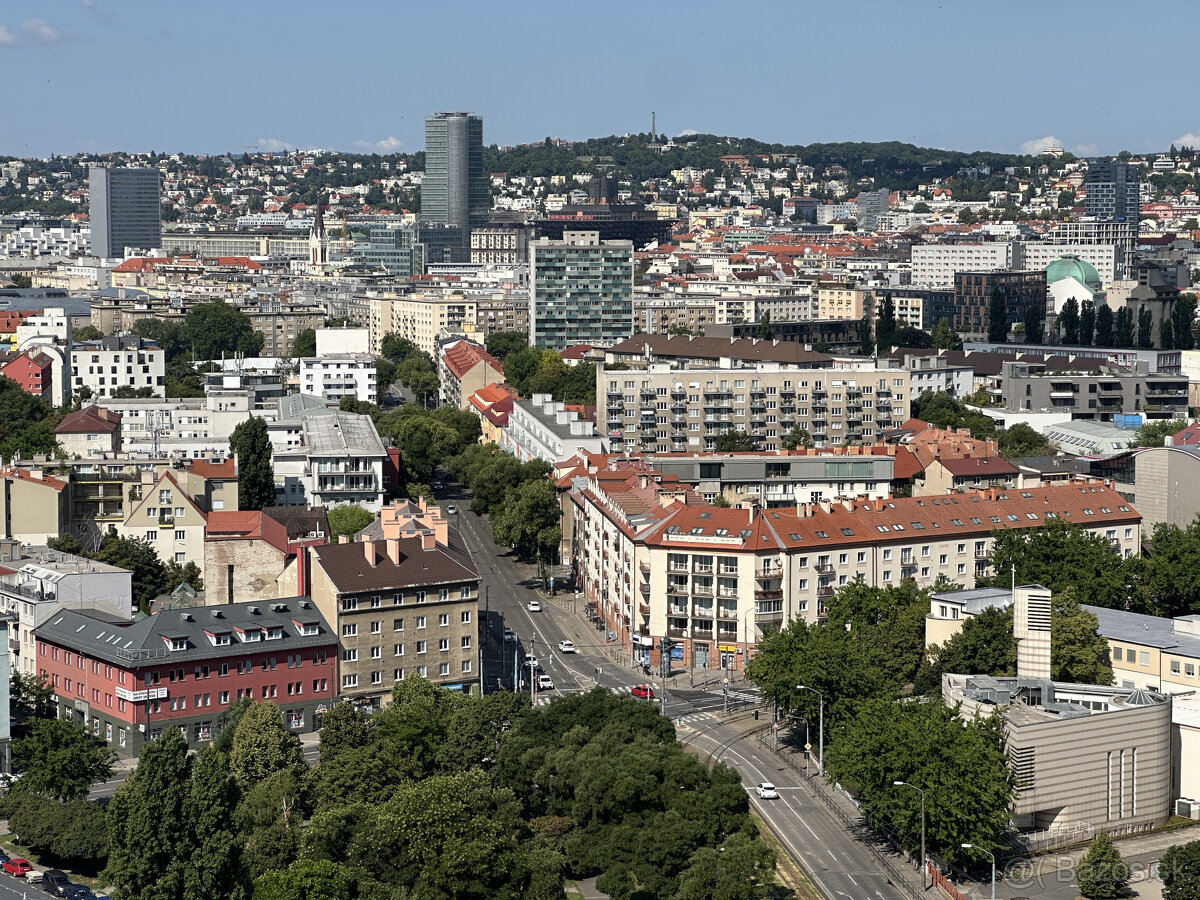 Čarovný panoramatický výhľad na Bratislavu z 21. poschodia - 11