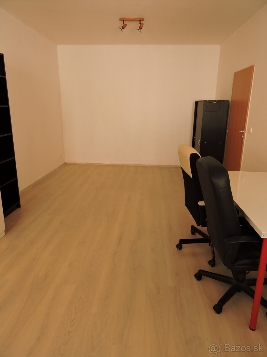 PREDÁM KRÁSNY NEBYTOVÝ PRIESTOR POD HRADOM V BRATISLAVE - 11