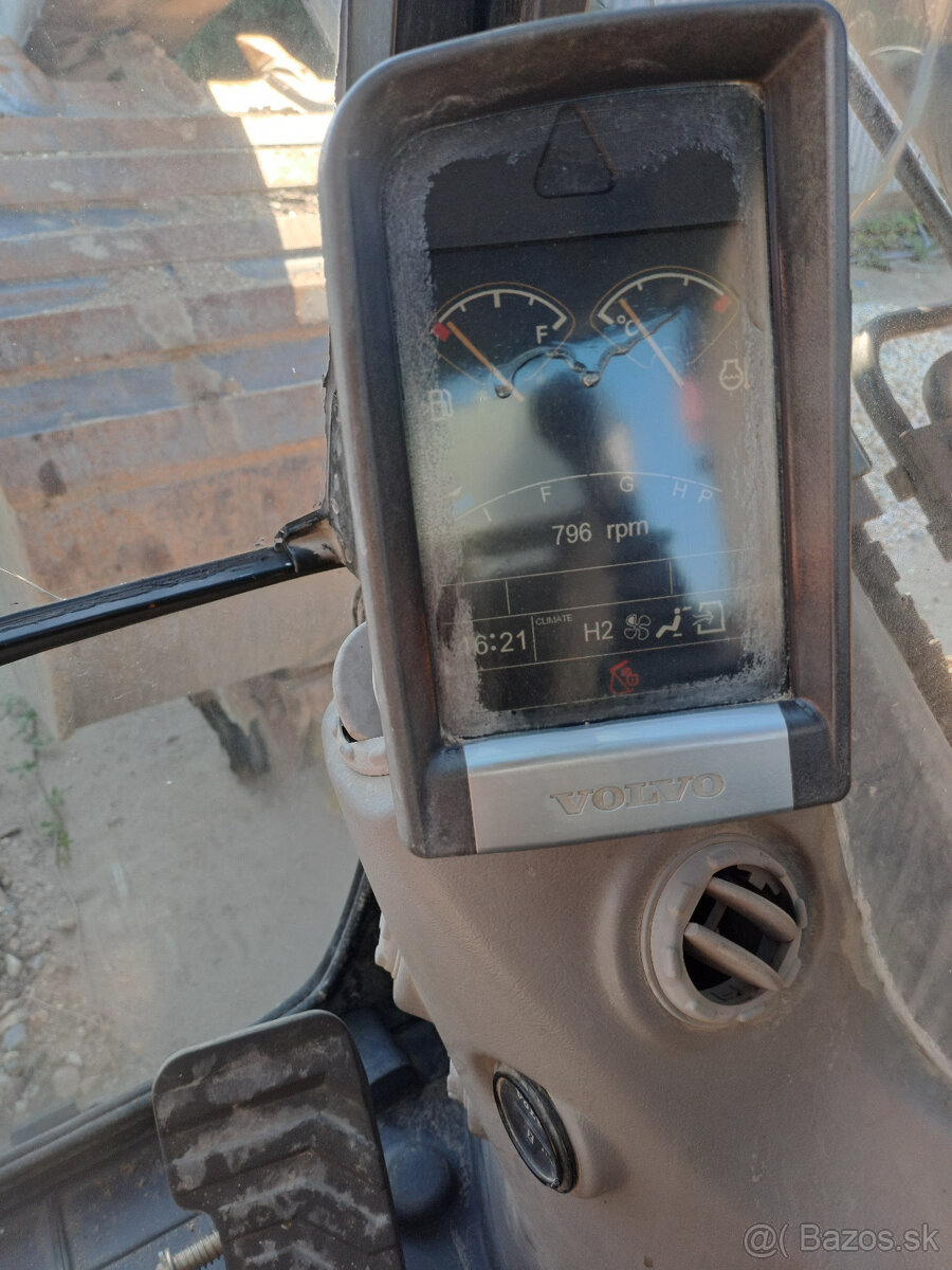 Pásový bager Volvo - 11