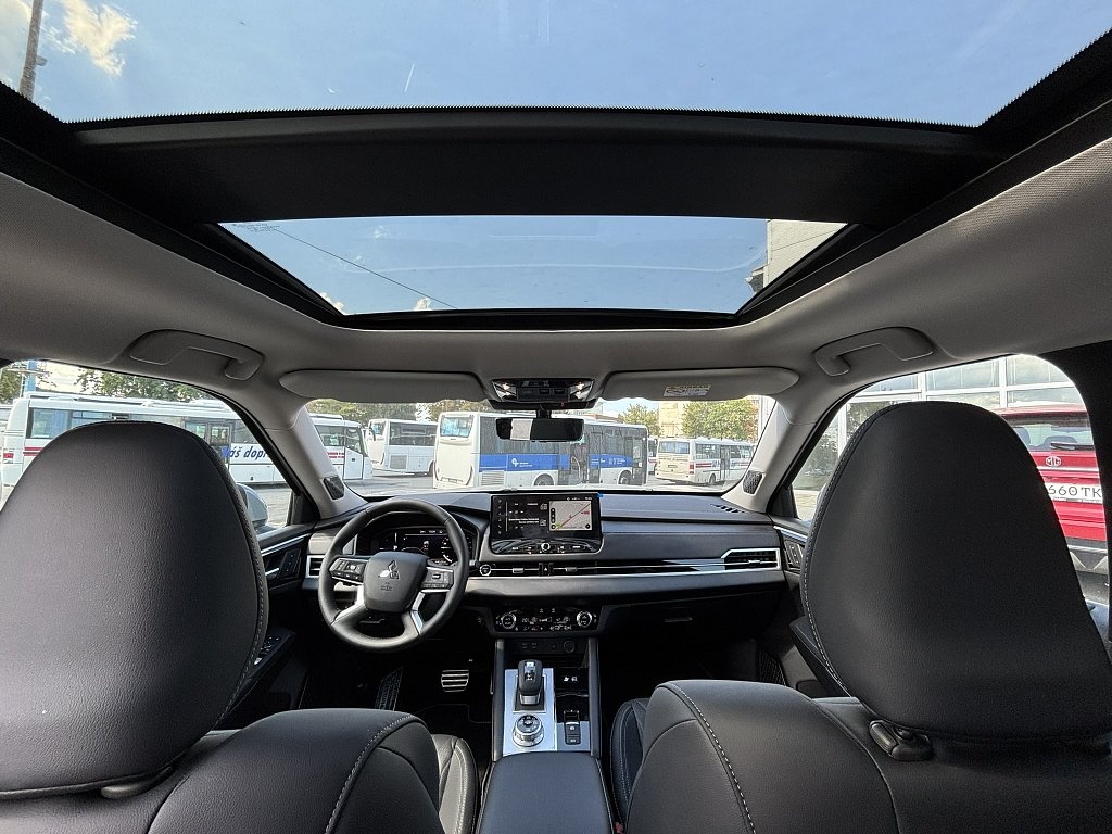 Mitsubishi Outlander PHEV INSTYLE 4x4 - 11