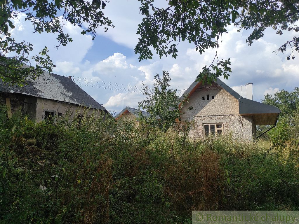 VÝRAZNE ZNÍŽENÁ CENA - Gazdovský dvor v príjemnom prostred - 11