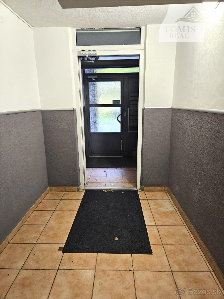 ŤAHANOVCE - 4 izbový byt 80 m2, Budapeštianska - 11