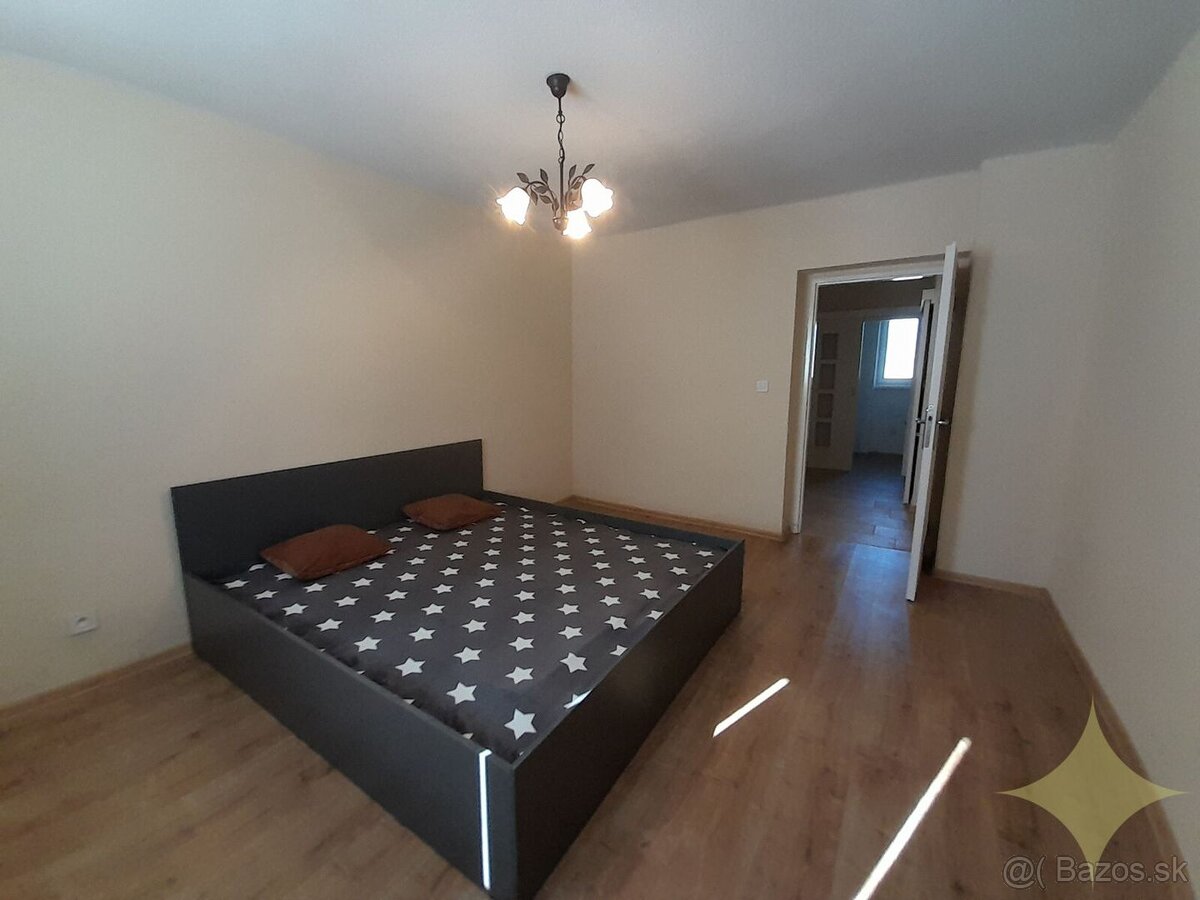 Na predaj ZREKONŠTRUOVANÝ 2-izbový byt s dvorom a GARÁŽOU v - 11