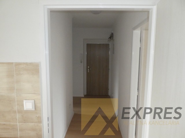 RK EXPRES - predaj 3 izbový tehlový byt v Handlovej, ul.29.a - 11