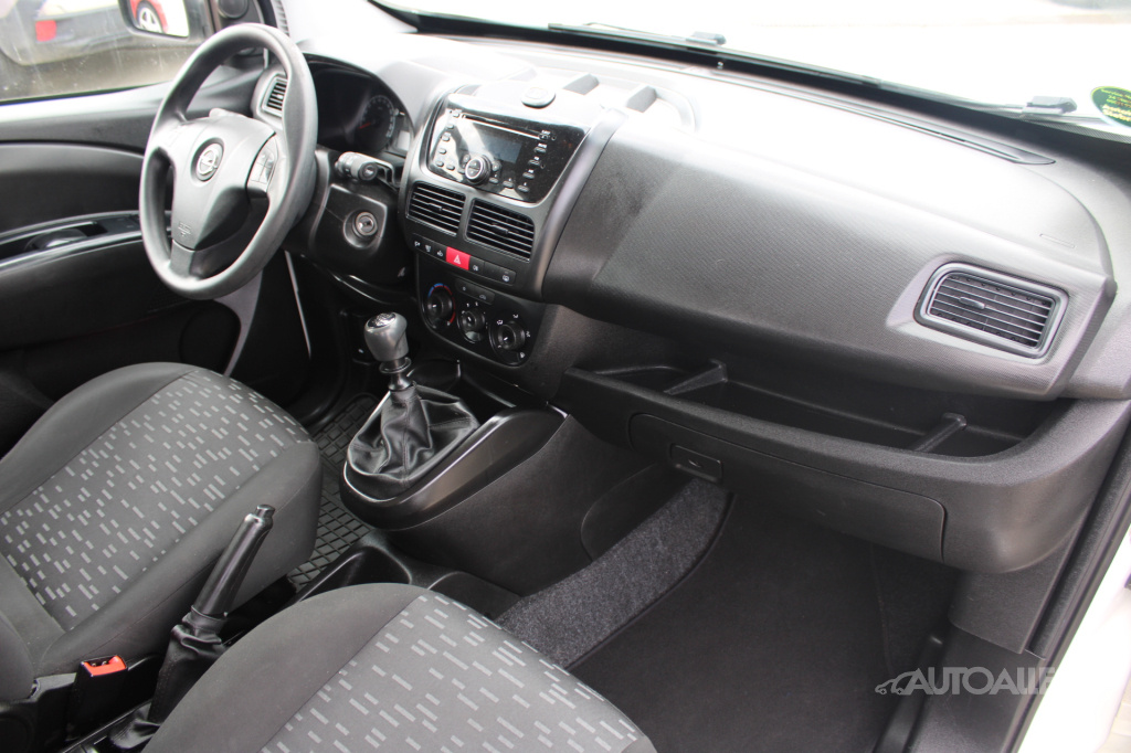 Opel Combo 1,6 CDTi 77 kW SELECTION - 11