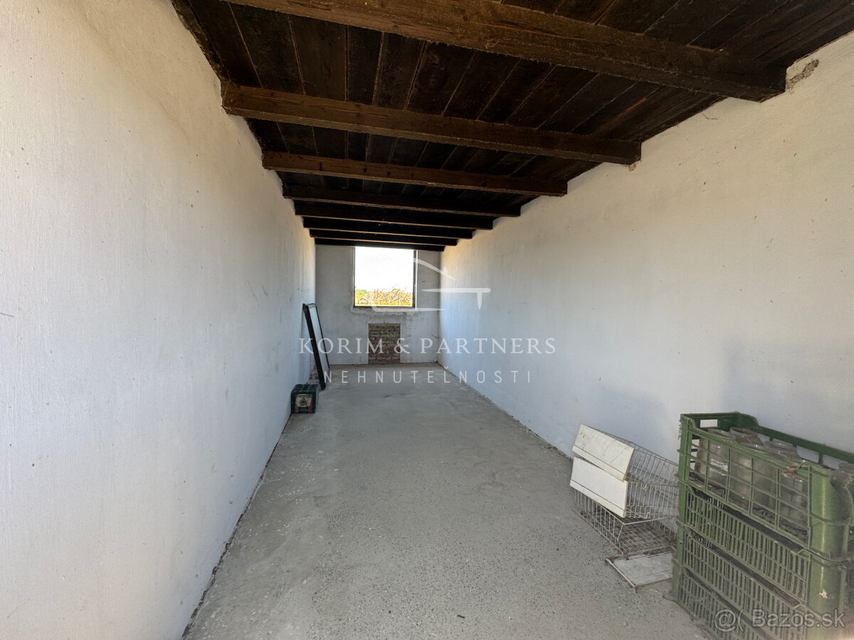 NOVINKA - Rodinná farma na vyše 2,5 hektároch pri Komárne - 11