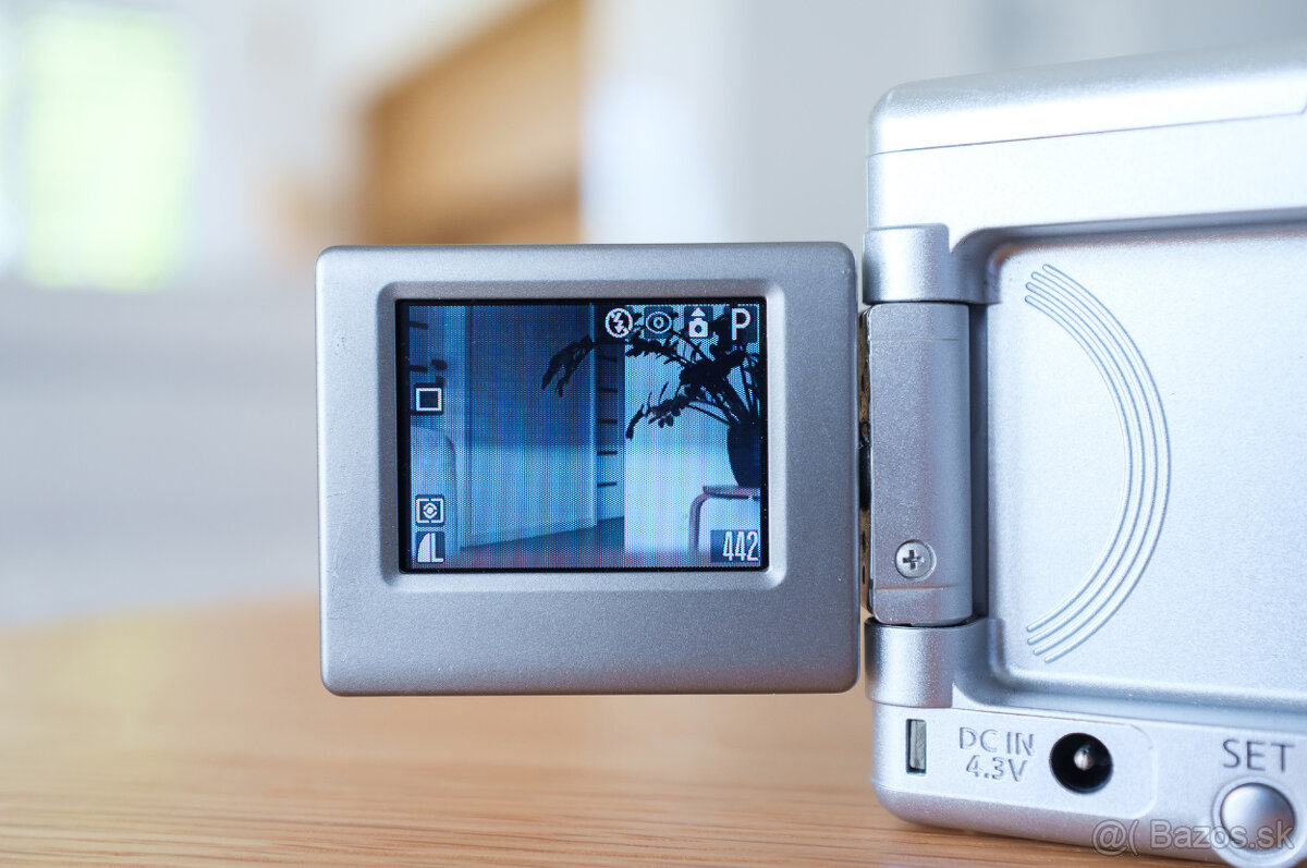 Canon PowerShot A80 - 11