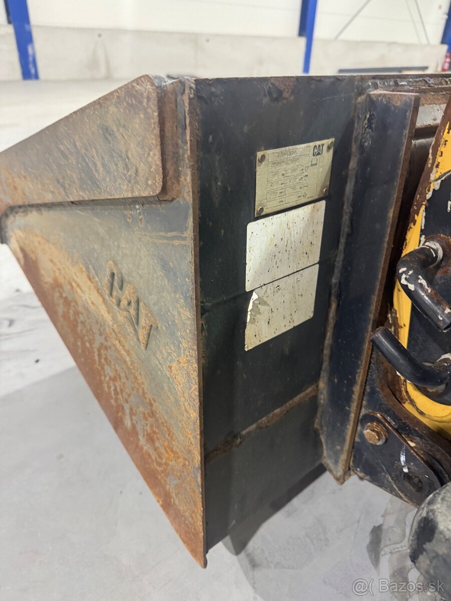 Caterpillar 226 B2 High Flow šmykový nakladač - 11