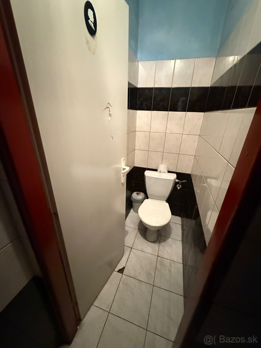 Prenájom baru v Brezne na námestí - 11