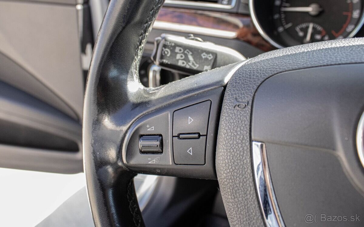 Škoda Superb Combi 2.0 TDI 2011 - 11