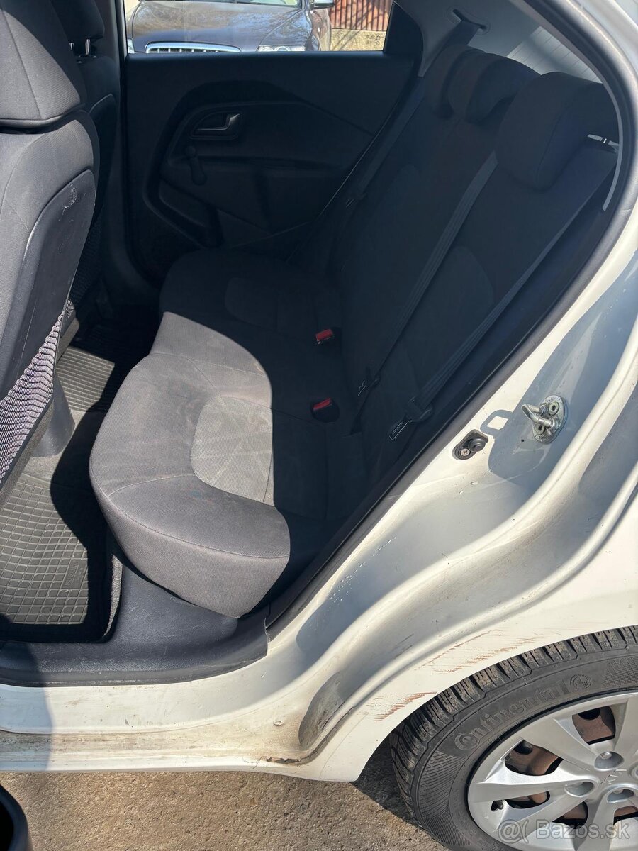 Kia Rio - 11