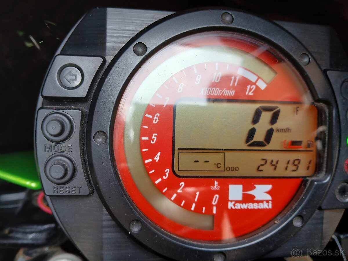 Kawasaki Z1000 - 11