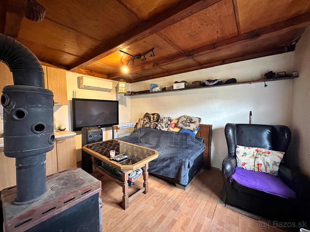 Zľava Chata so záhradou Hájky, výmena - 11