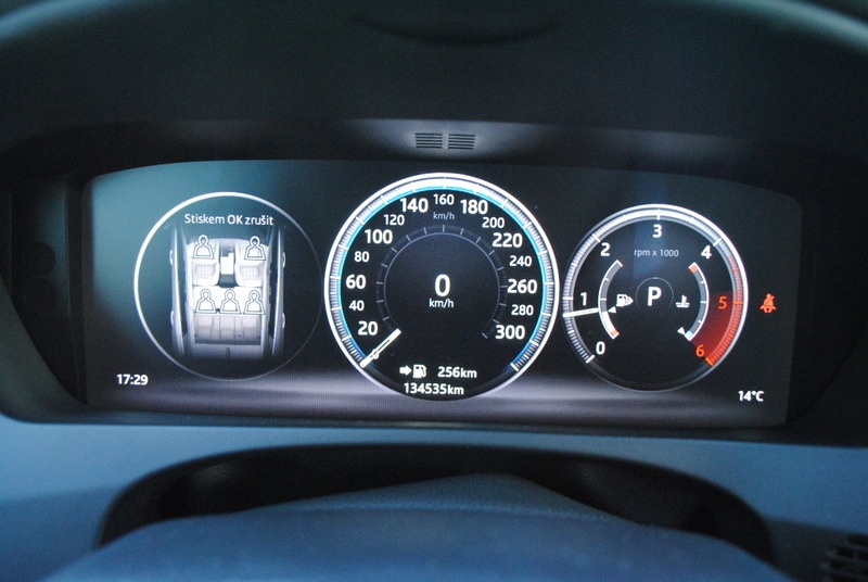 Jaguar F-Pace 2.0D I4 180k R-Sport AWD A/T⭐ZÁRUKA 3 ROKY - 11