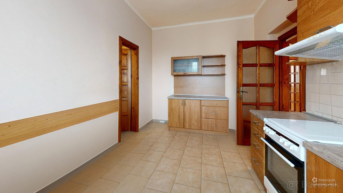 Rodinný dom s dvoma bytovými jednotkami a záhradou v obľúben - 11