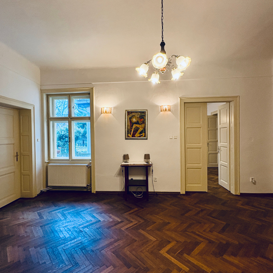 Meštiansky 5 izbový dom v srdci Šiah - 11