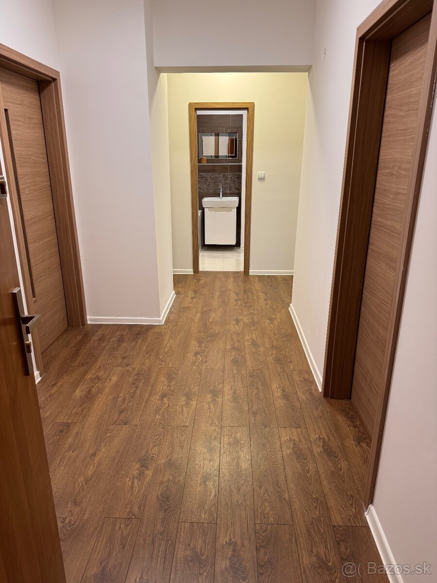 Centrum 3. Izbový byt VT s balkónom 79m2 Námestie Slobody - 11