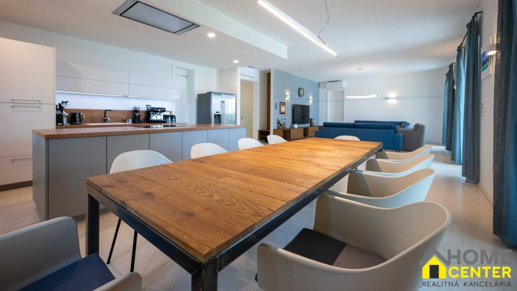 NA PREDAJ atraktívna kamenná vila /419 m²/ pri mori, Dalmáts - 11