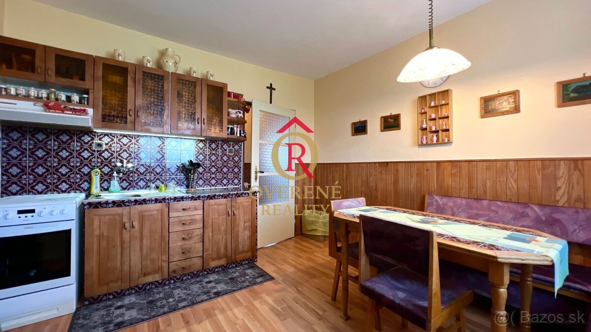 Zachovalý rodinný dom s krásnou záhradou a letnou kuchyňou v - 11