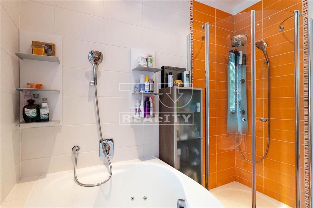 155m2 LUXUSU: byt s garážou, terasou a 2 saunami - 11