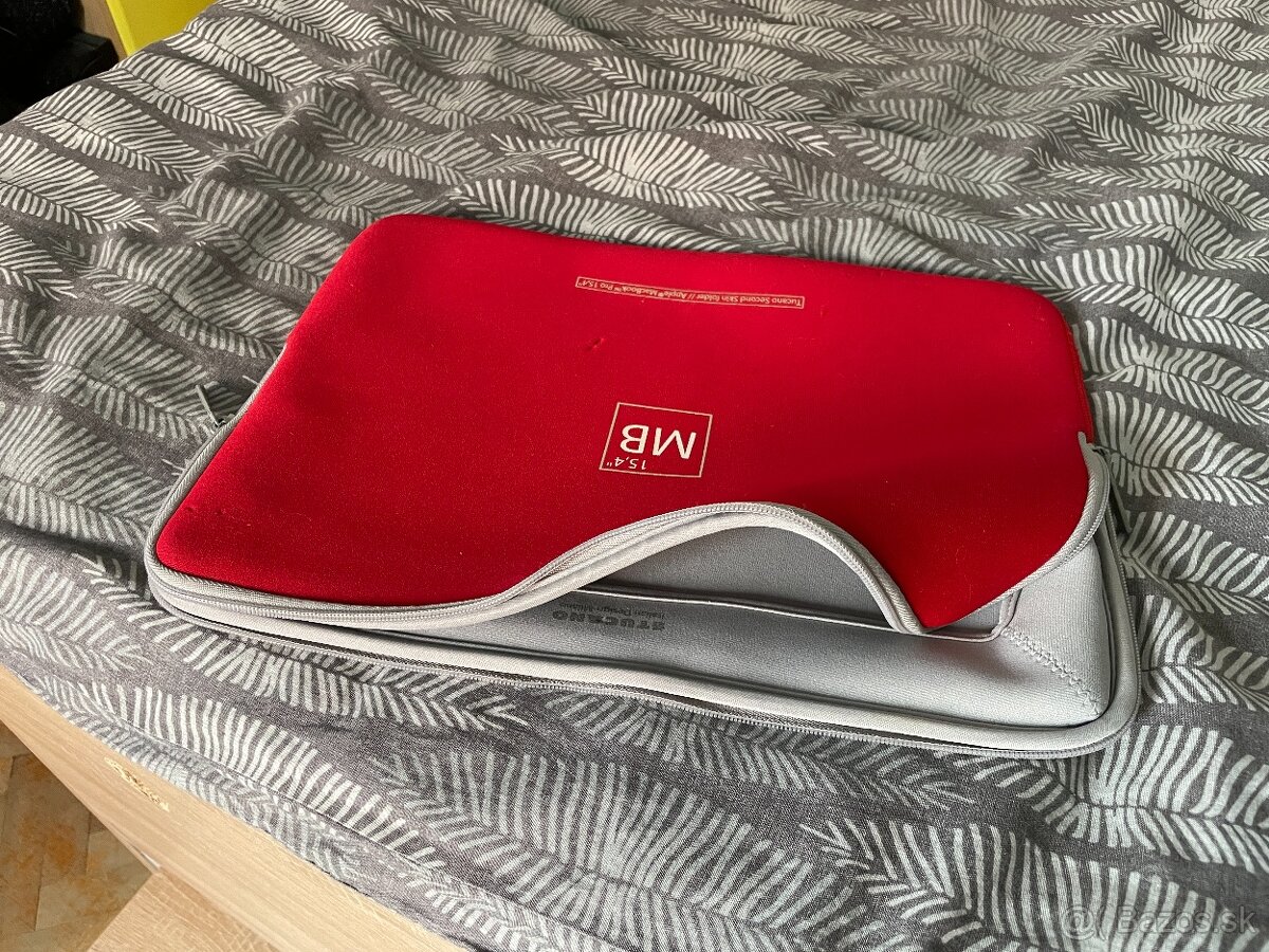 MacBook Pro 2018 15", 16GB RAM, 256GB SSD - 11