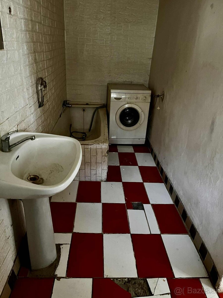 Na predaj RODINNÝ DOM, ZNÍŽENÁ CENASazdice okr. Levice - 11