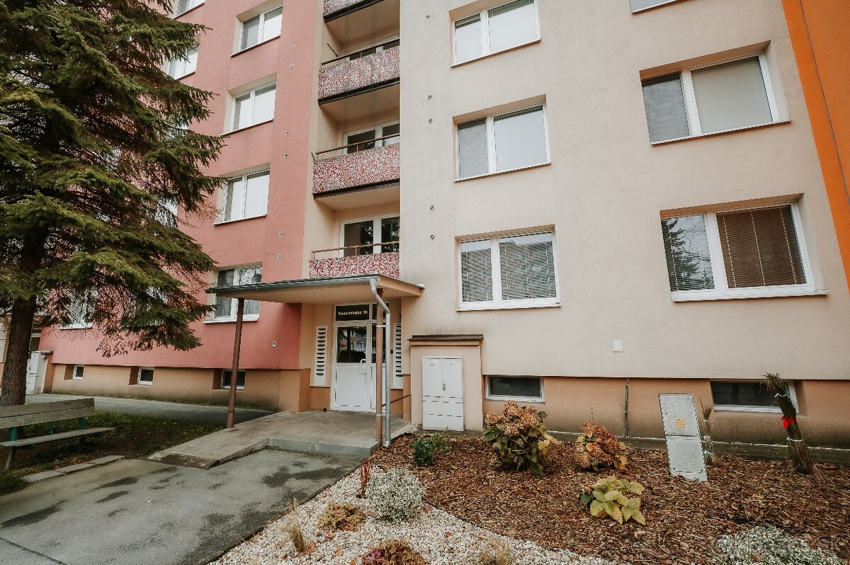 Ponúkame na PRENÁJOM 1 izbový byt na ulici Komenského 16 - 11