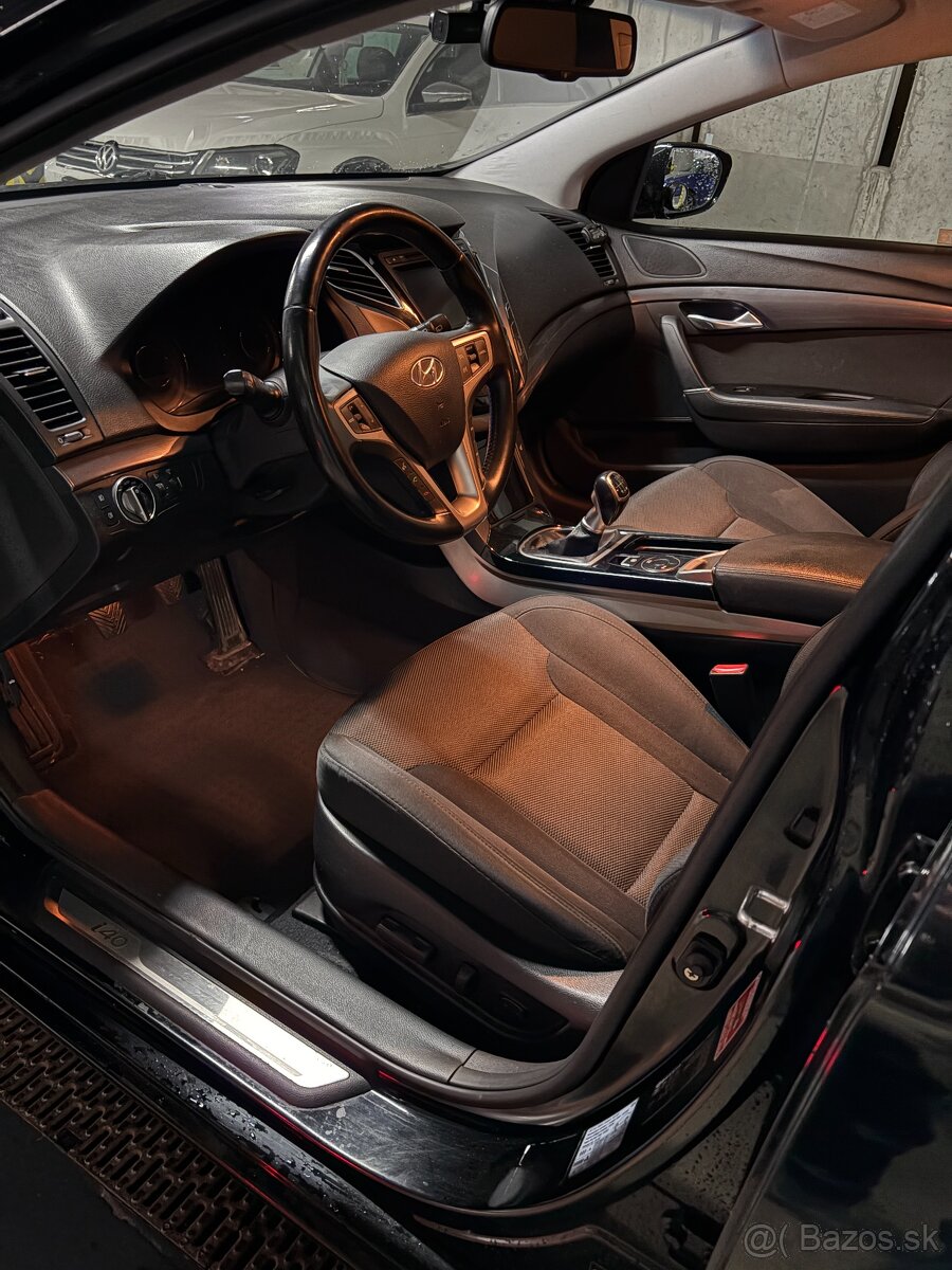 Hyundai i40 CW 1.6 GDi Premium SR - 11