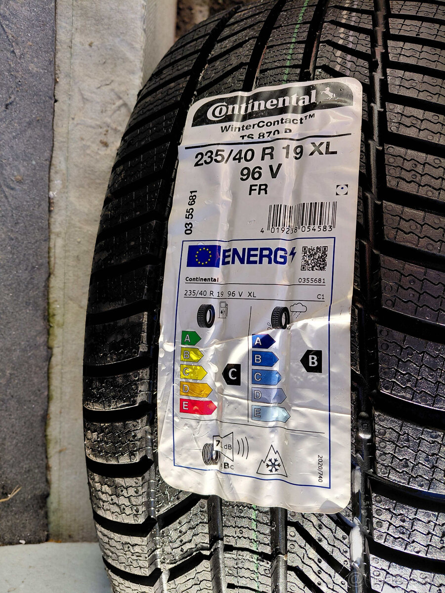 19" zimne Skoda Superb 235/40R19 - 11