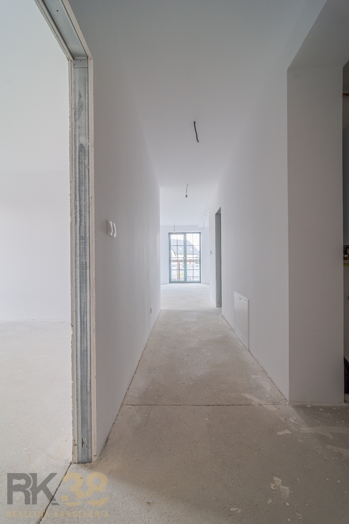 Priestranný 2-izbový byt s krásnym výhľadom na Vysoké Tatry - 11