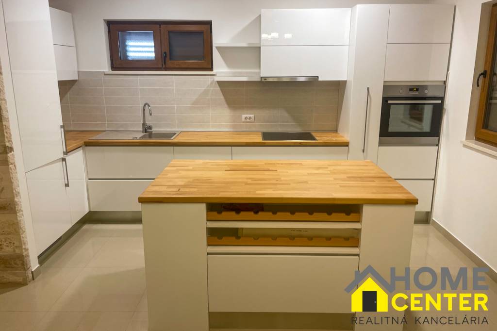 Na predaj ZREKONŠTRUOVANÁ KAMENNÁ VILA /200 m²/ Dalmátsko, K - 11