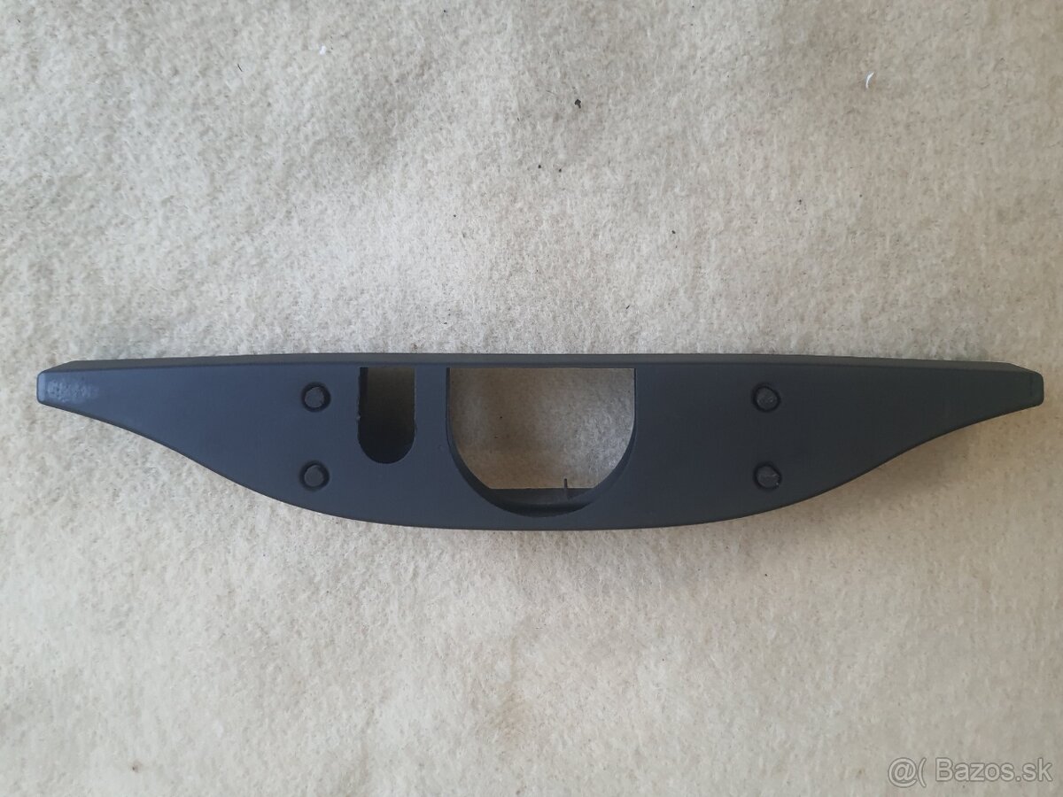 Čalúnenie a plasty z kufra E39 Touring - 11