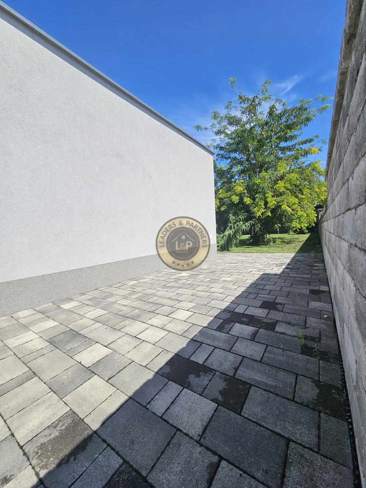 Na predaj moderný 4iz. rodinný dom v Seredi s dvojgarážou - 11