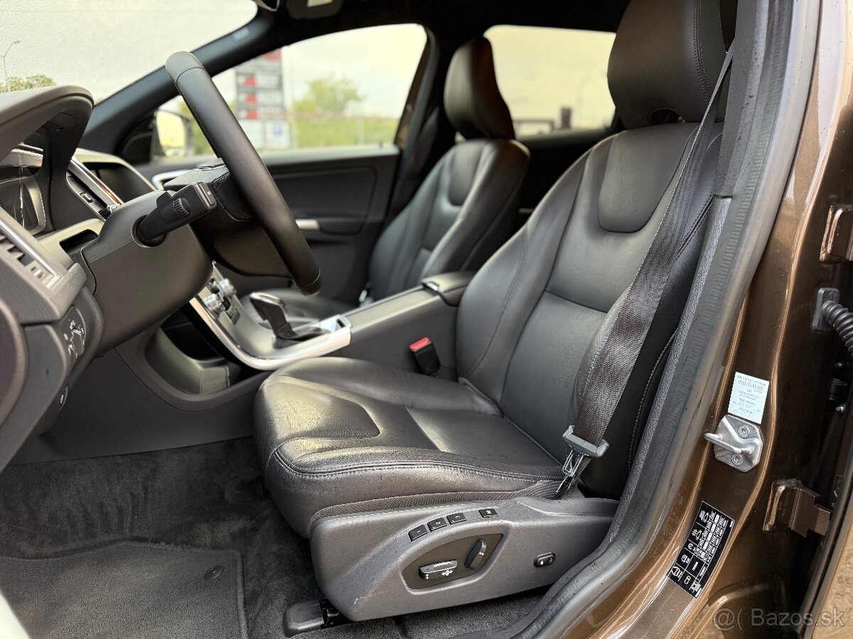 Volvo XC60 D5 2.4L Summum Geartronic AWD - 11