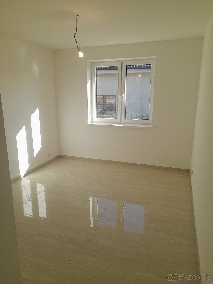 Predám RD v Golianove - 11