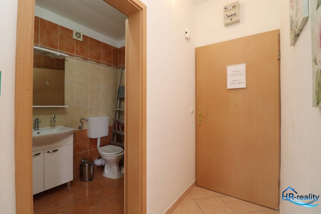 Vodice, Srima – zariadený apartmán, 350m od mora - 11