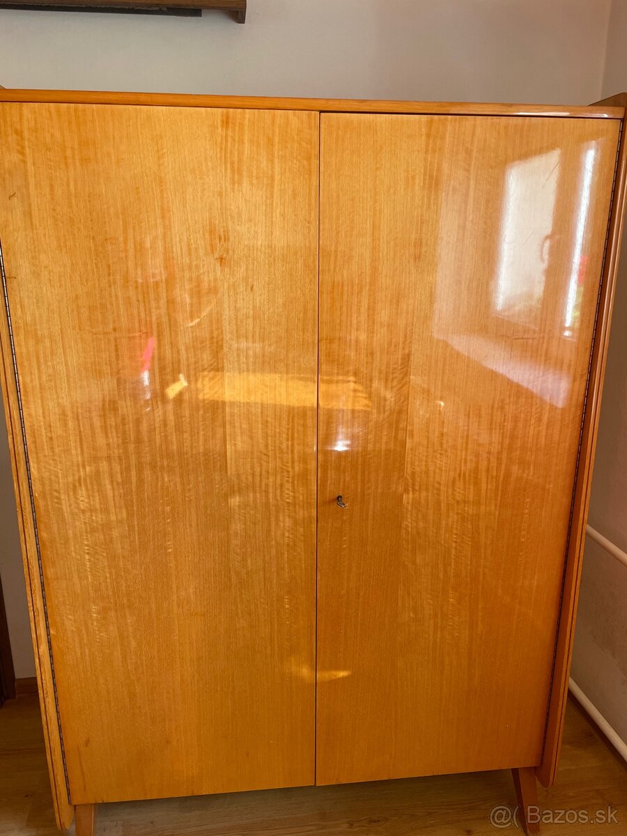 PONUKA RETRO NÁBYTKU - 11