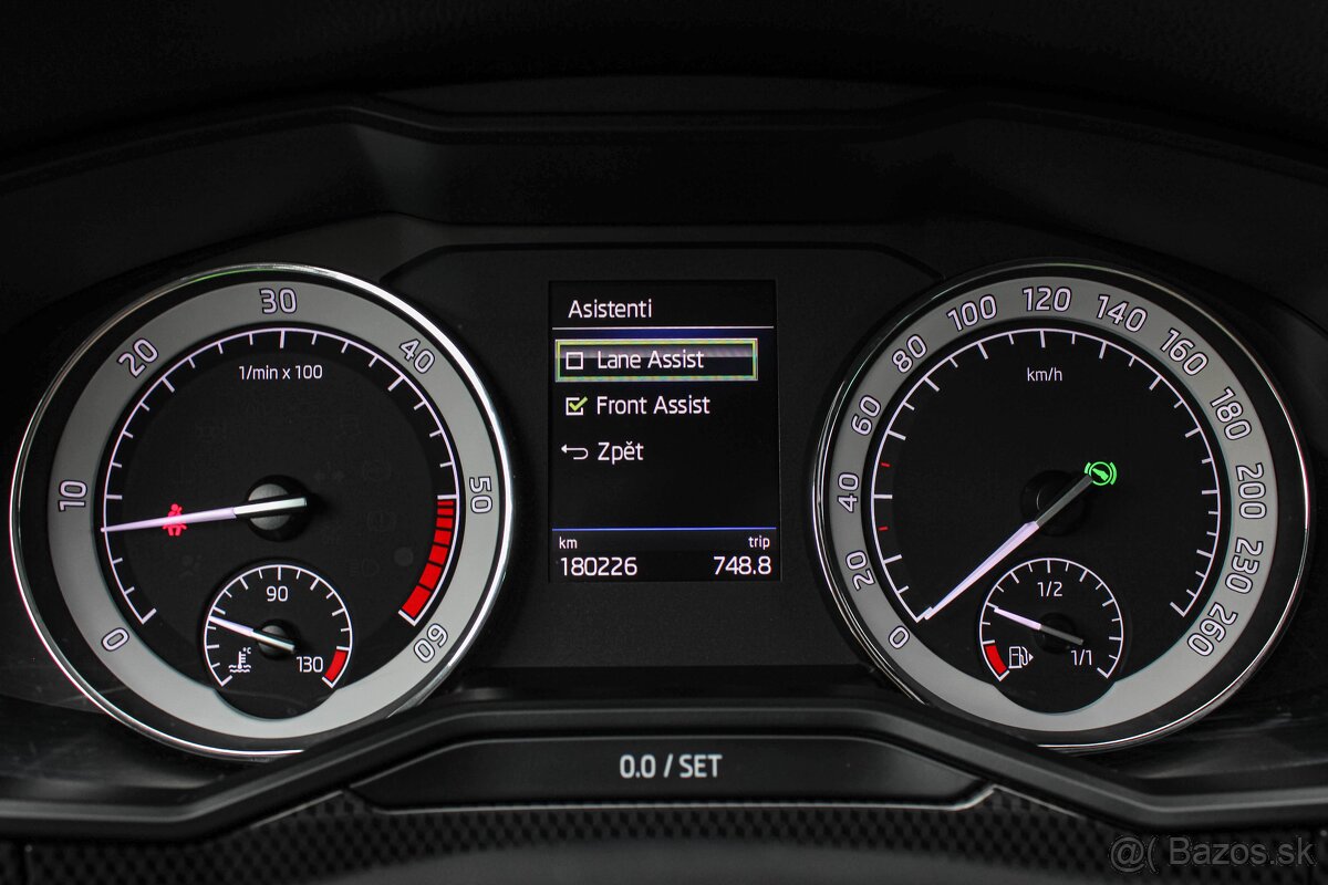 Škoda Superb Combi Sportline 2.0 140kW 4x4 DSG - 11