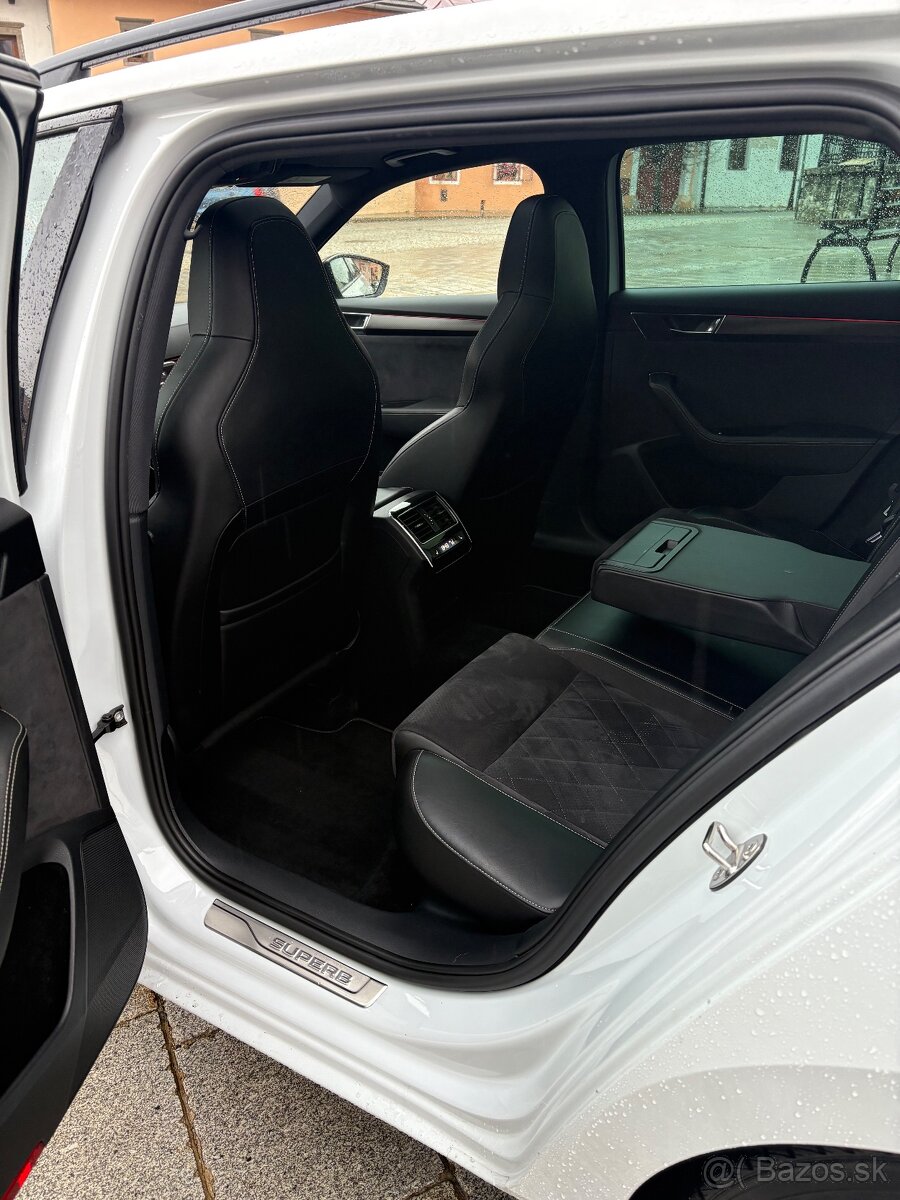 Škoda Superb Sportline full - 11