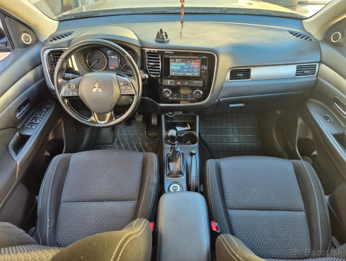 Mitsubishi Outlander 2.2D 4x4 2015 - 11
