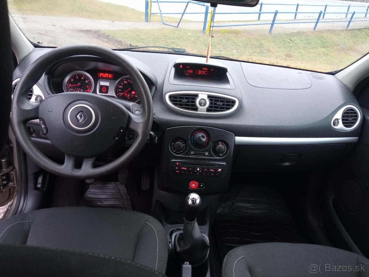 Predám Renault Clio 3 1.2 benzín 55kw r.v.2009 - 11