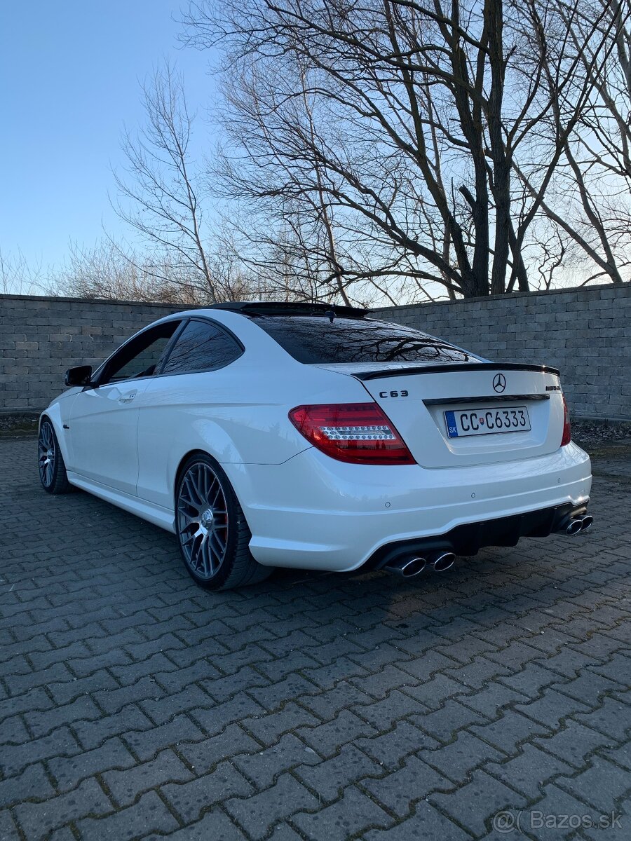 MERCEDES BENZ C63 AMG 2011 6.2 V8 400KW COUPE/PANO/KEYLESS - 11