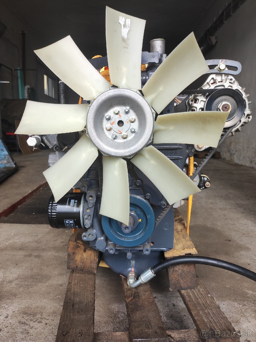 Kubota 4valec motor - 11