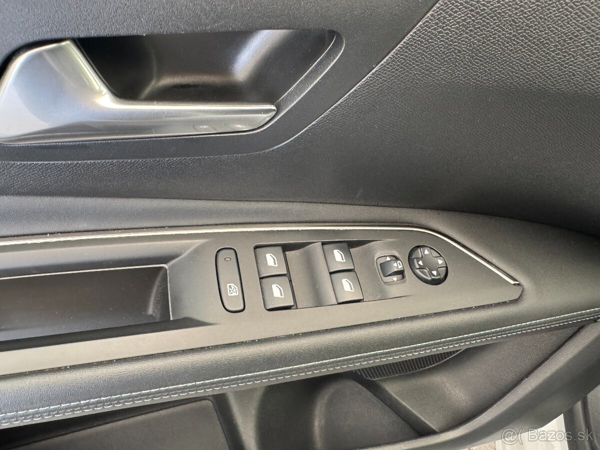 Peugeot 3008 1.2 PureTech Crossway Automat - 11