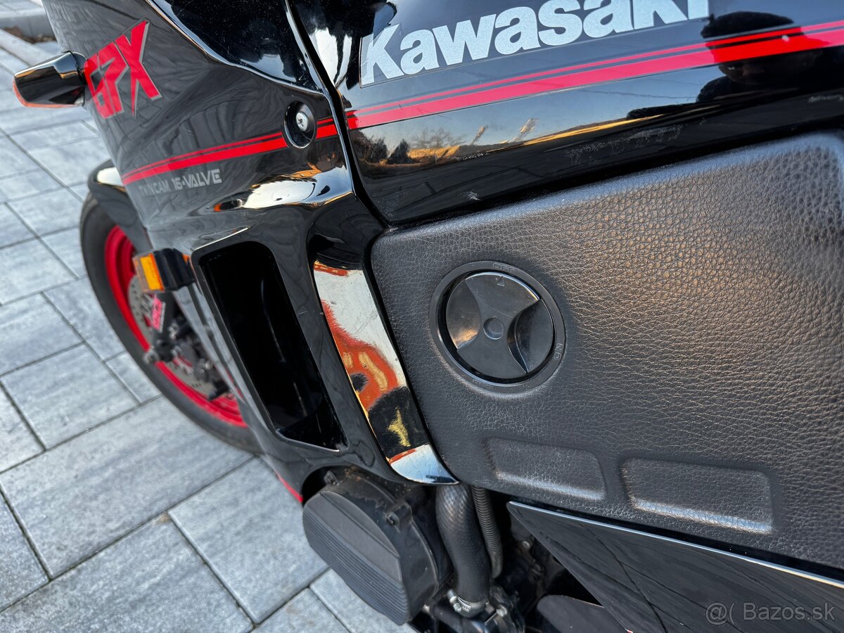 Kawasaki GPX500R - 11