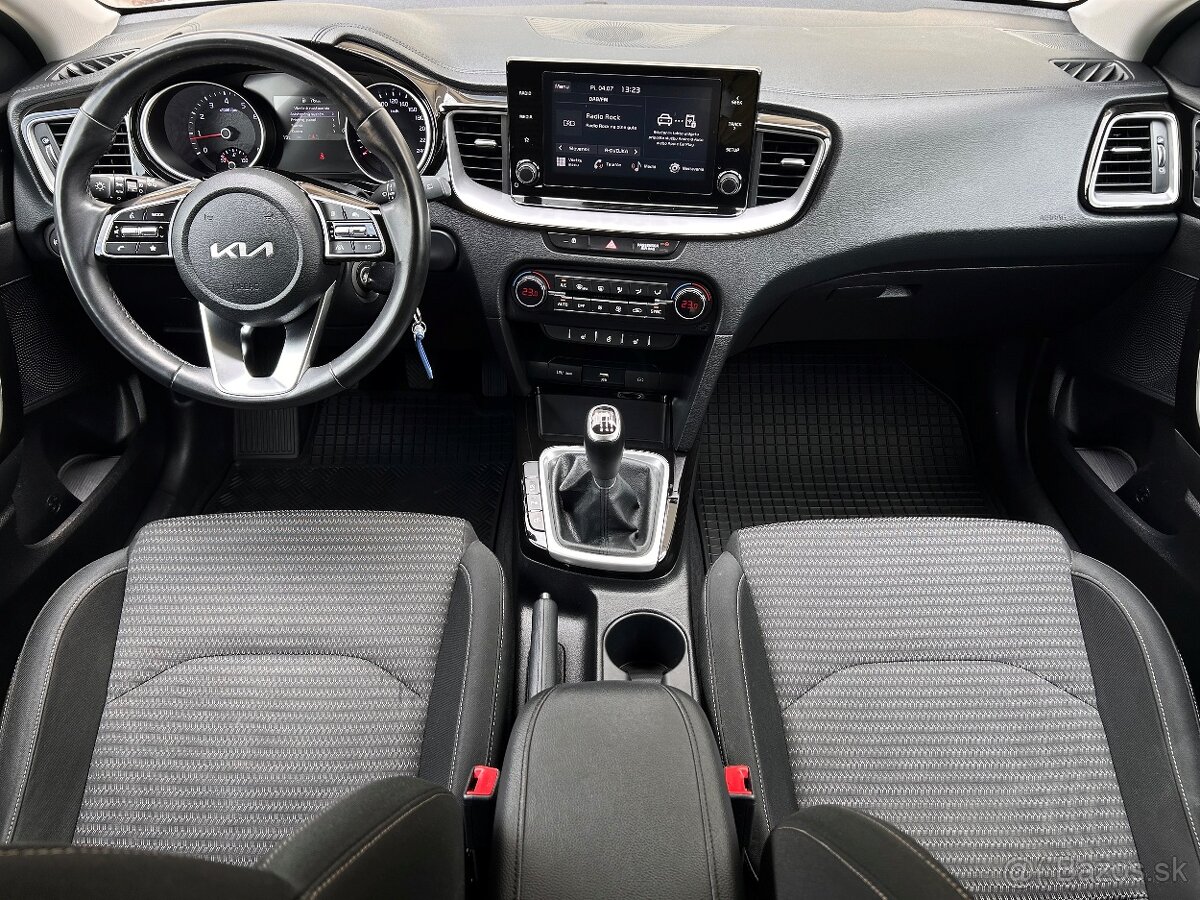 KIA CEED SW 1,5 T-GDi 118kW MT6 GOLD - 11