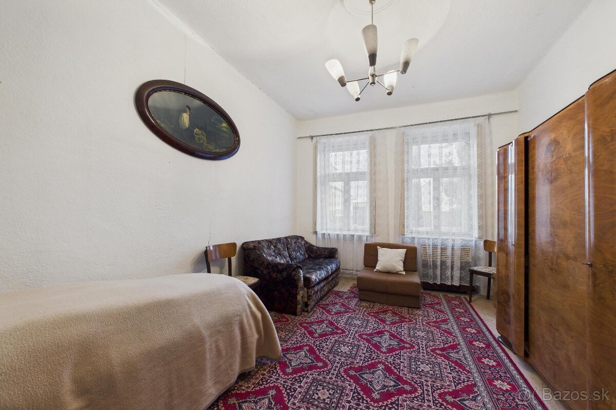 Vidiecky 3-izbový rodinný dom s letnou kuchyňou a dielňami – - 11