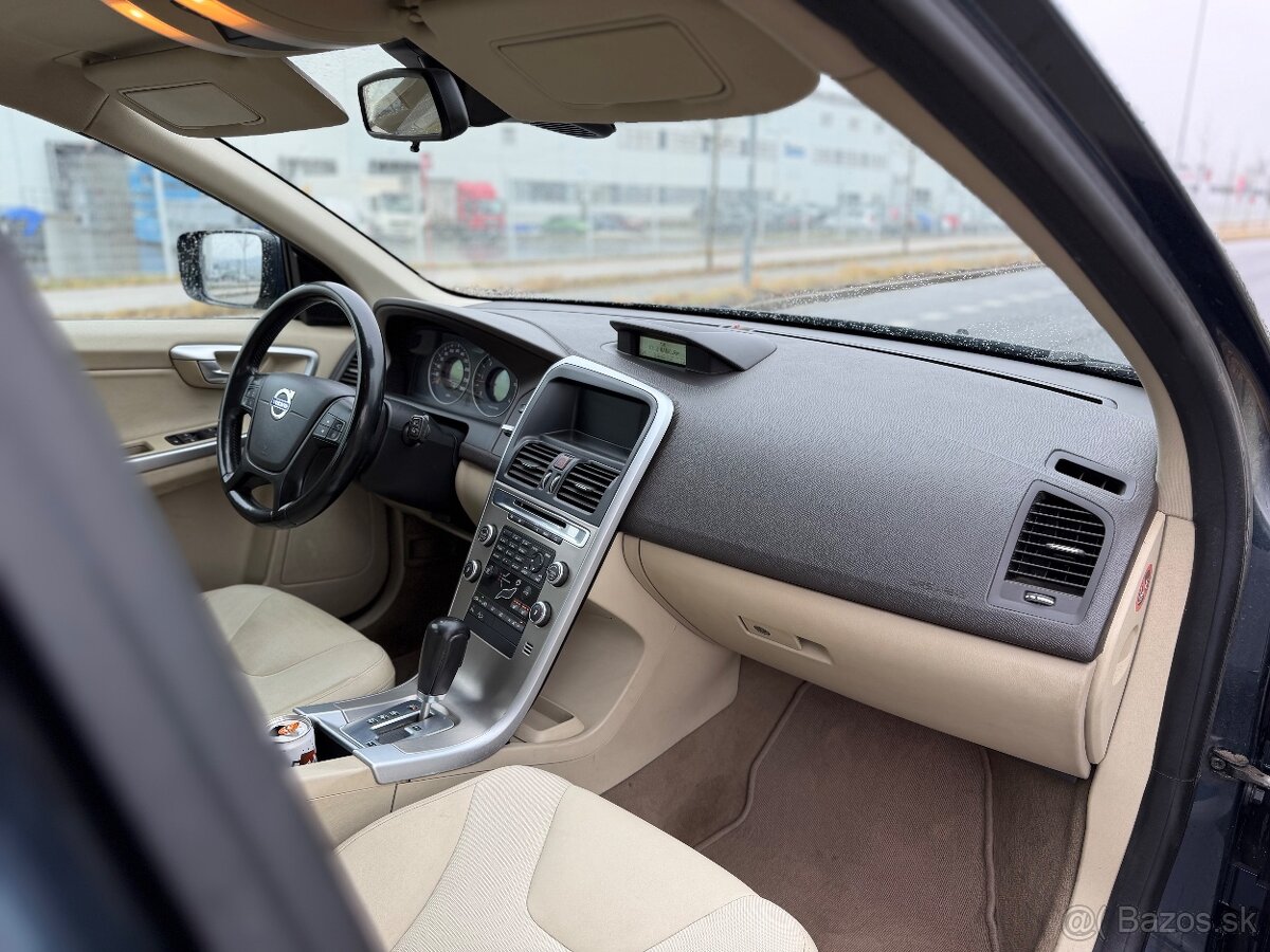 Volvo XC60 2.4D AWD Nová STK - 11